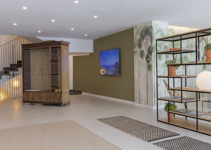 Hm Ayron Park - Adults Only